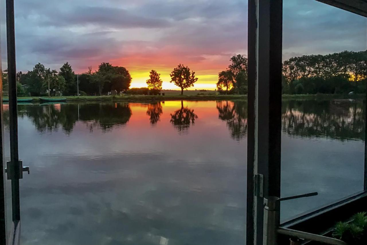 Aangenaam Op De Rijn, Woonboot, Inclusief Prive Sauna Алфен-ан-ден-Рейн Экстерьер фото