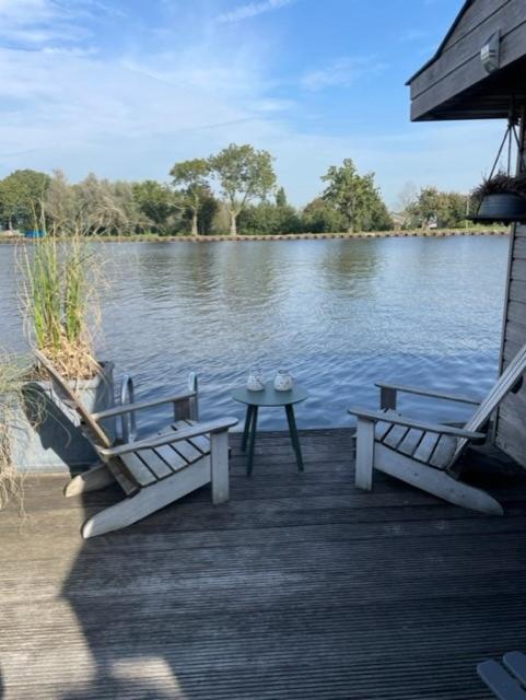 Aangenaam Op De Rijn, Woonboot, Inclusief Prive Sauna Алфен-ан-ден-Рейн Экстерьер фото