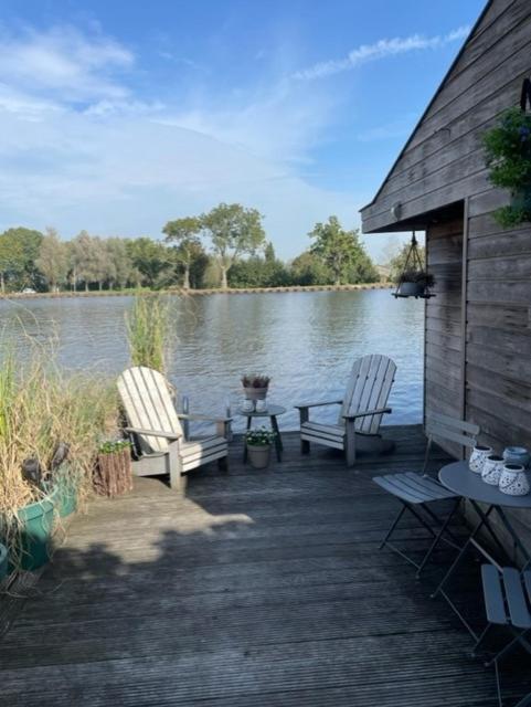 Aangenaam Op De Rijn, Woonboot, Inclusief Prive Sauna Алфен-ан-ден-Рейн Экстерьер фото