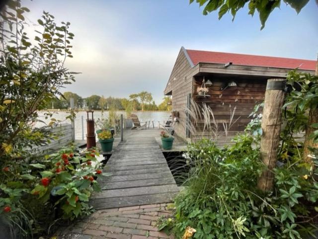 Aangenaam Op De Rijn, Woonboot, Inclusief Prive Sauna Алфен-ан-ден-Рейн Экстерьер фото