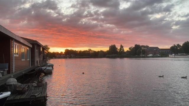 Aangenaam Op De Rijn, Woonboot, Inclusief Prive Sauna Алфен-ан-ден-Рейн Экстерьер фото