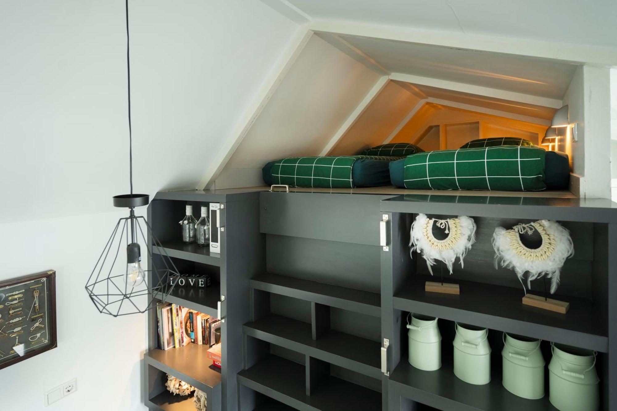 Aangenaam Op De Rijn, Woonboot, Inclusief Prive Sauna Алфен-ан-ден-Рейн Экстерьер фото