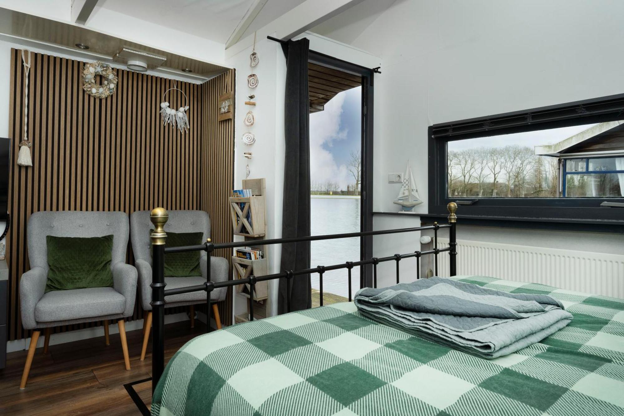 Aangenaam Op De Rijn, Woonboot, Inclusief Prive Sauna Алфен-ан-ден-Рейн Экстерьер фото