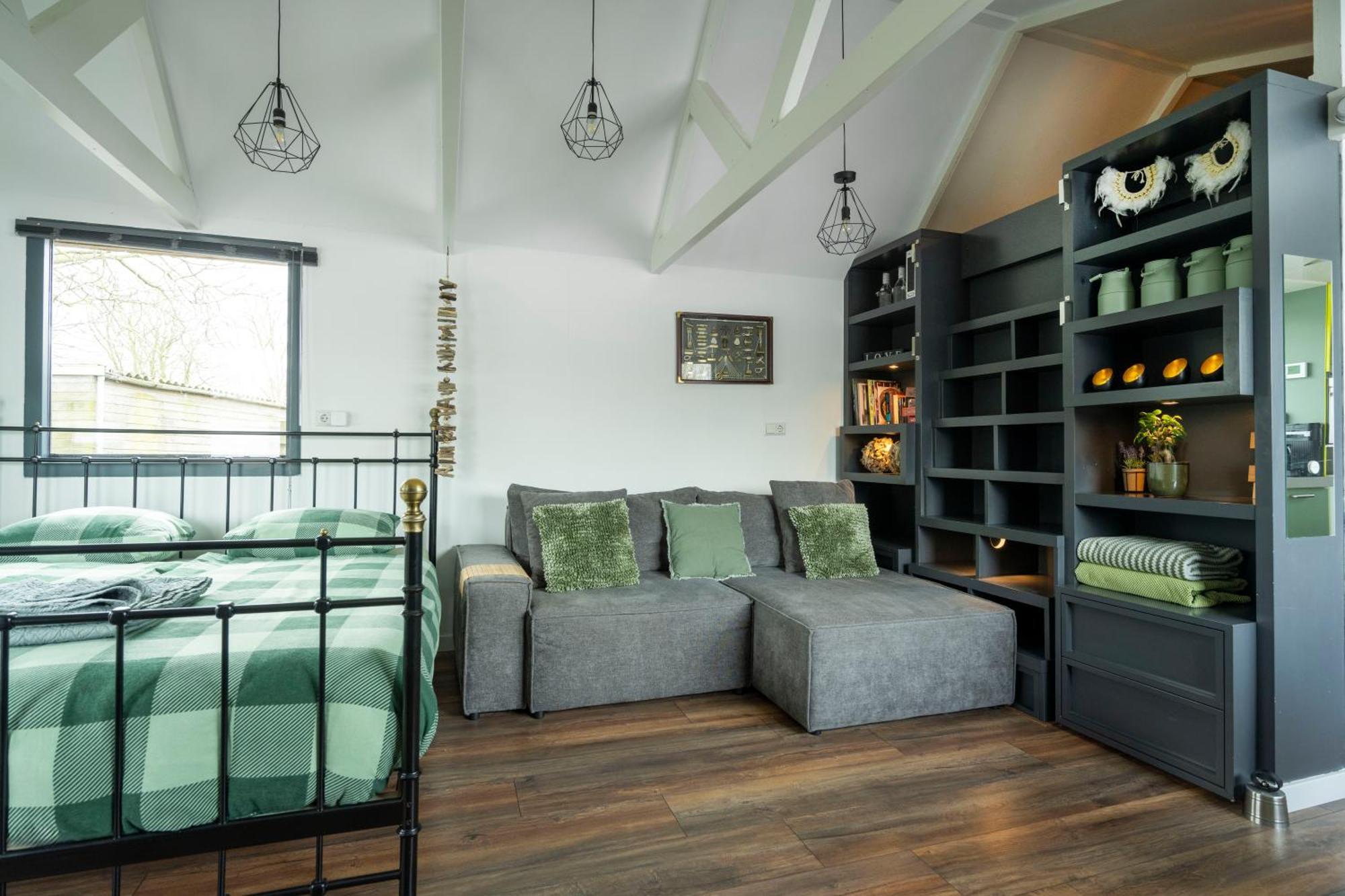 Aangenaam Op De Rijn, Woonboot, Inclusief Prive Sauna Алфен-ан-ден-Рейн Экстерьер фото