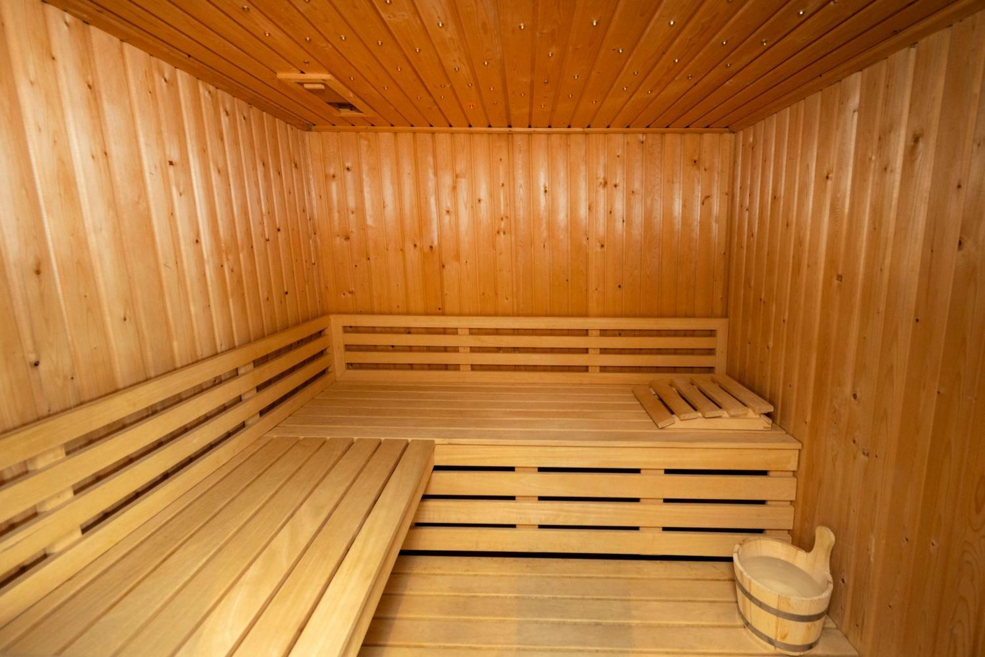 Aangenaam Op De Rijn, Woonboot, Inclusief Prive Sauna Алфен-ан-ден-Рейн Экстерьер фото